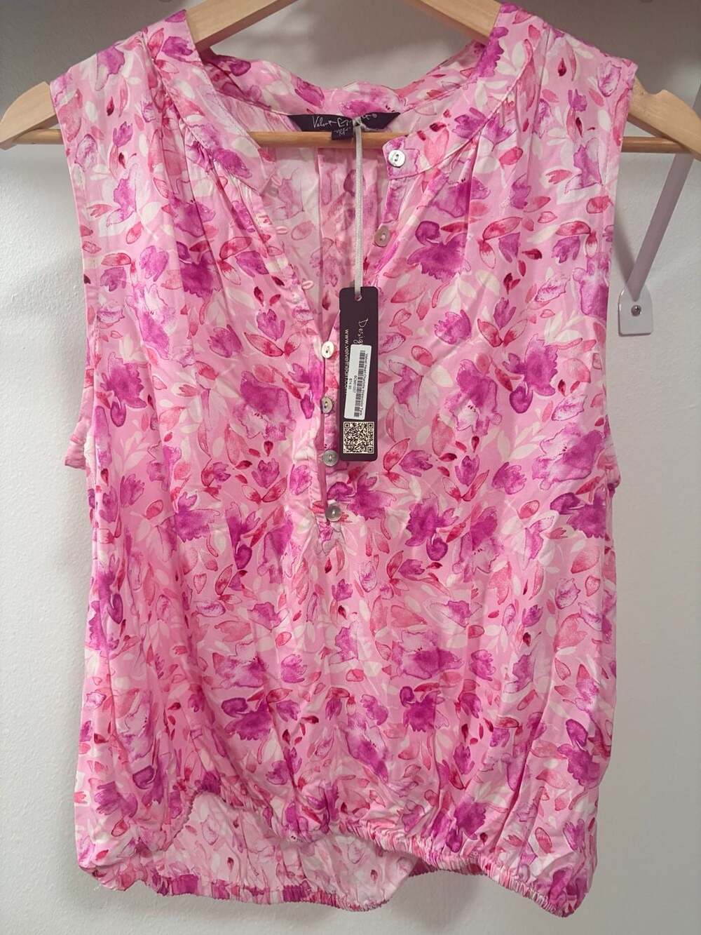 NWT - Brand New Velvet Heart Charlotte Watercolor Tank Size M Pink Floral Sleeve